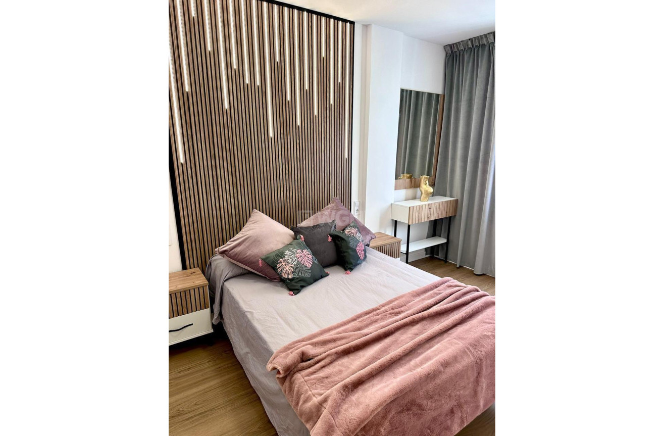 Odsprzedaż - Mieszkanie w bloku - Torrevieja - Playa del Cura