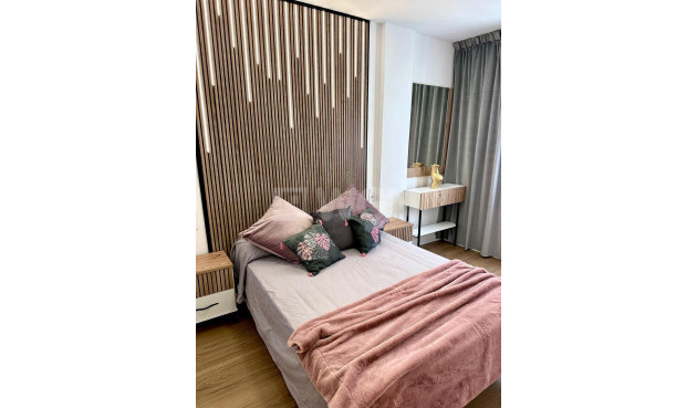 Odsprzedaż - Mieszkanie w bloku - Torrevieja - Playa del Cura