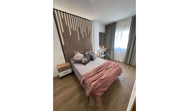 Odsprzedaż - Mieszkanie w bloku - Torrevieja - Playa del Cura