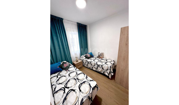 Odsprzedaż - Mieszkanie w bloku - Torrevieja - Playa del Cura