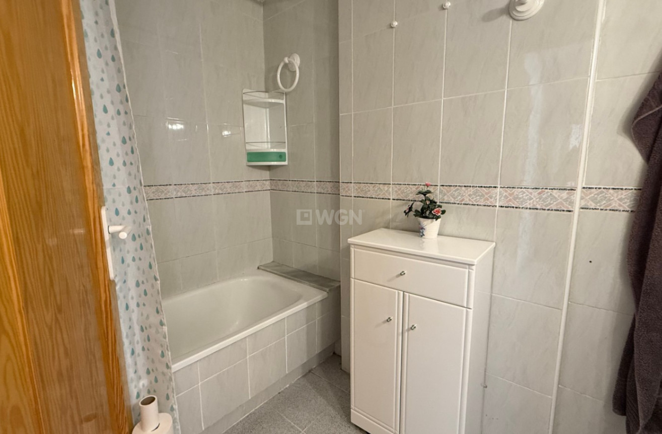 Odsprzedaż - Mieszkanie w bloku - Torrevieja - Costa Blanca