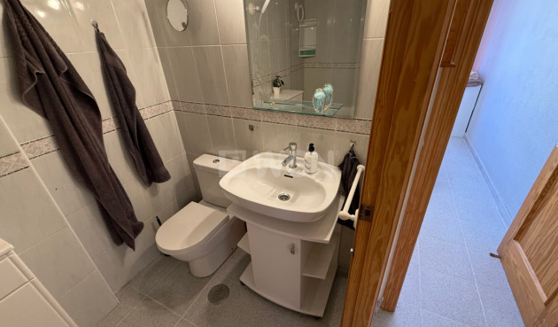 Odsprzedaż - Mieszkanie w bloku - Torrevieja - Costa Blanca