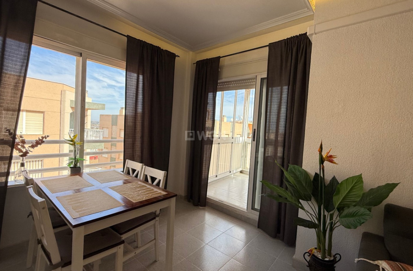 Odsprzedaż - Mieszkanie w bloku - Torrevieja - Costa Blanca