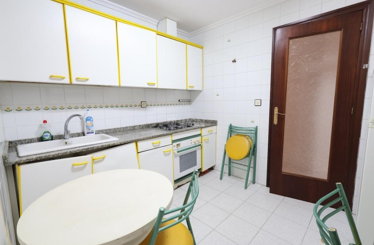 Odsprzedaż - Mieszkanie w bloku - Torrevieja - Costa Blanca