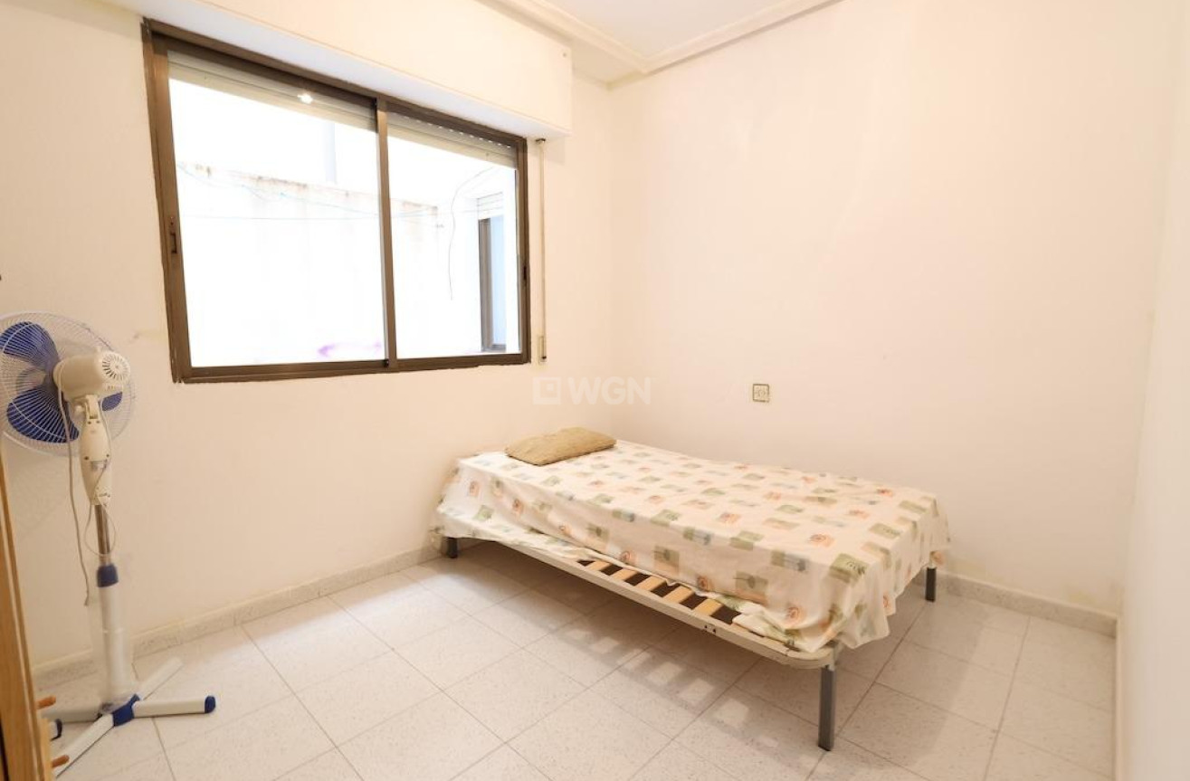 Odsprzedaż - Mieszkanie w bloku - Torrevieja - Costa Blanca