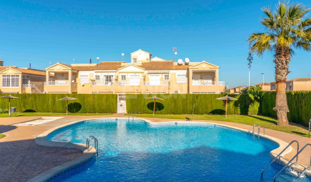 Resale - Townhouse - Torrevieja - Nueva Torrevieja