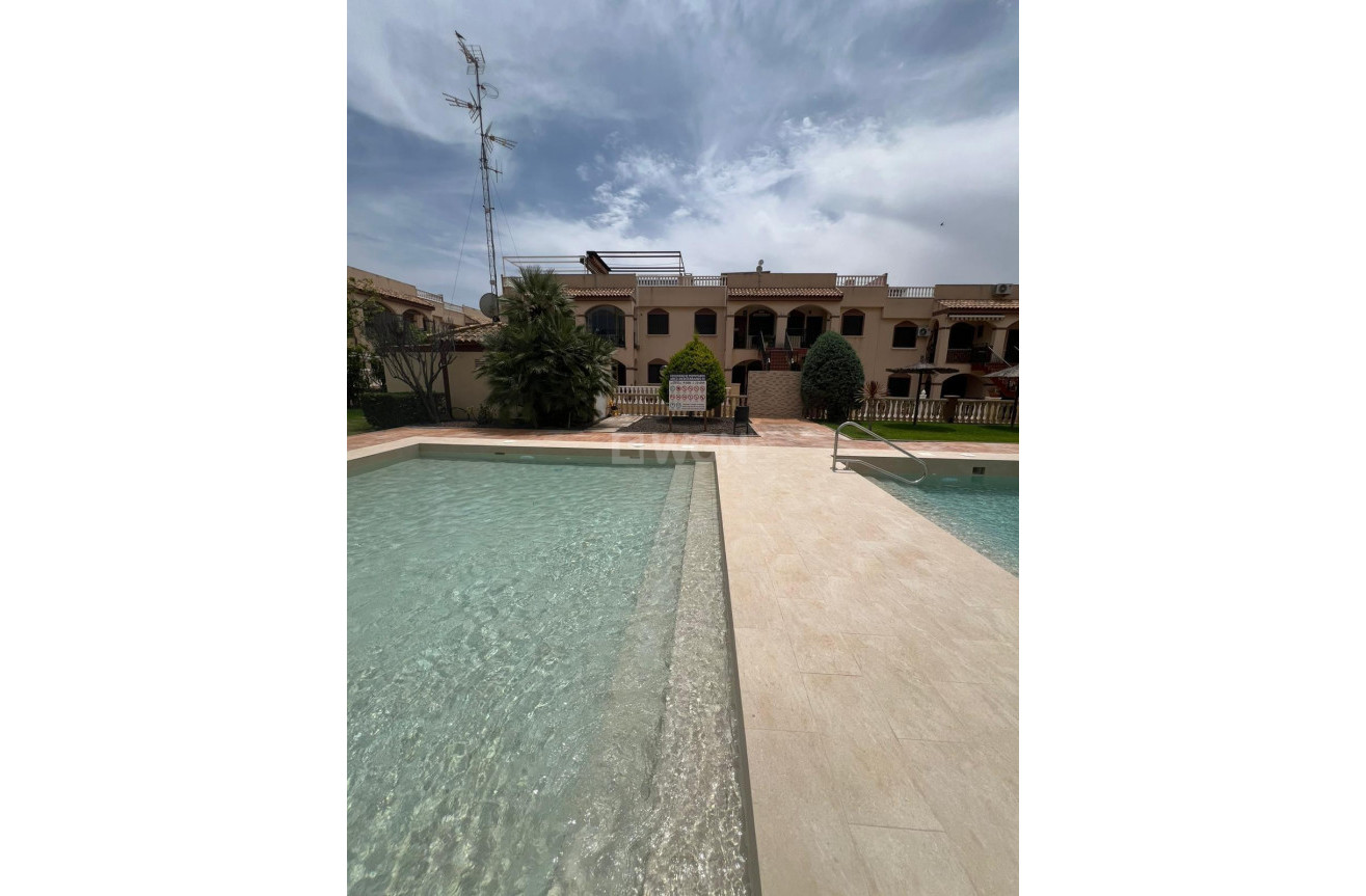 Odsprzedaż - Bungalow - Torrevieja - Parque Acuático - Sector 25