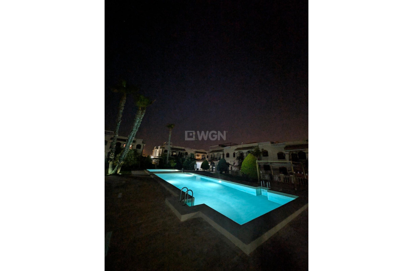 Odsprzedaż - Bungalow - Torrevieja - Parque Acuático - Sector 25