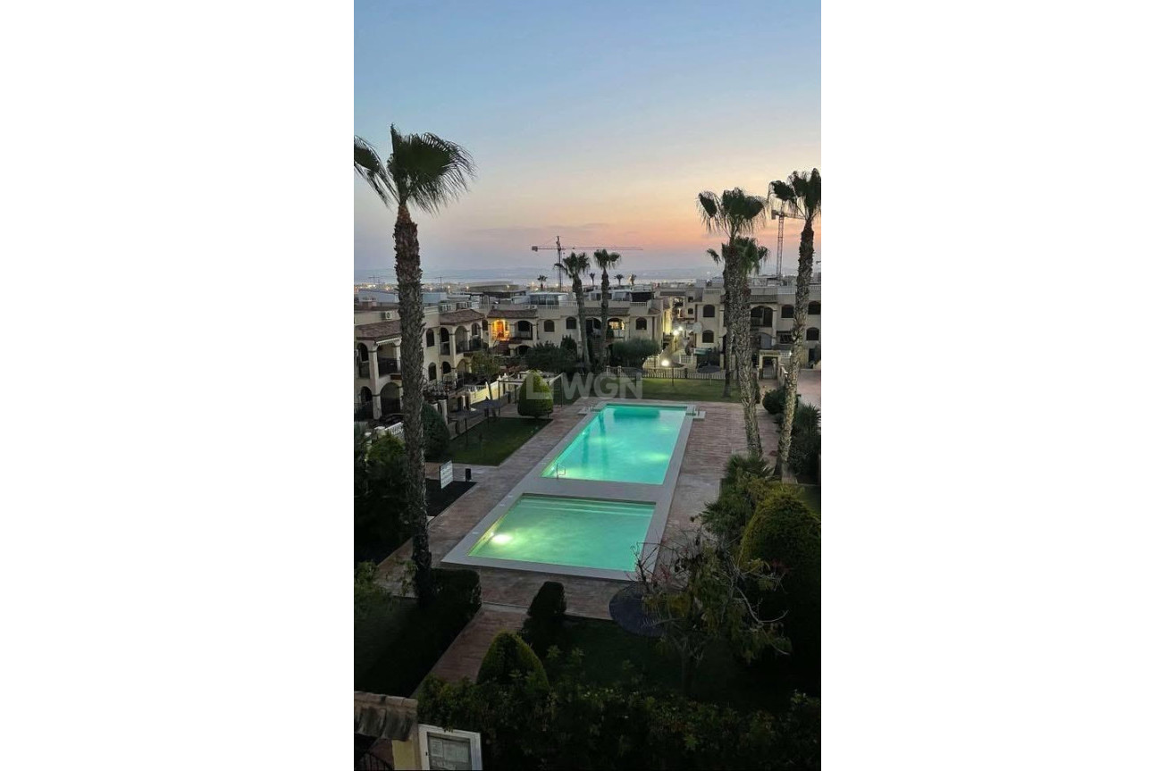 Odsprzedaż - Bungalow - Torrevieja - Parque Acuático - Sector 25