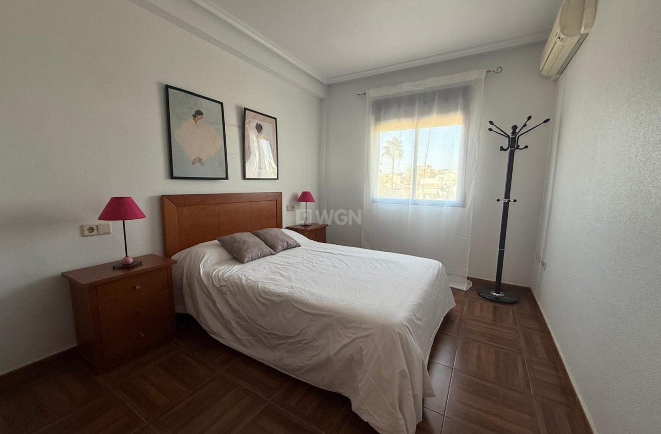 Odsprzedaż - Bungalow - Torrevieja - Parque Acuático - Sector 25