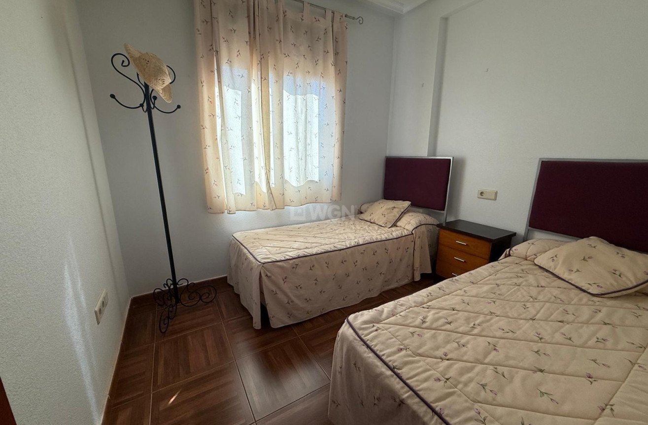 Odsprzedaż - Bungalow - Torrevieja - Parque Acuático - Sector 25