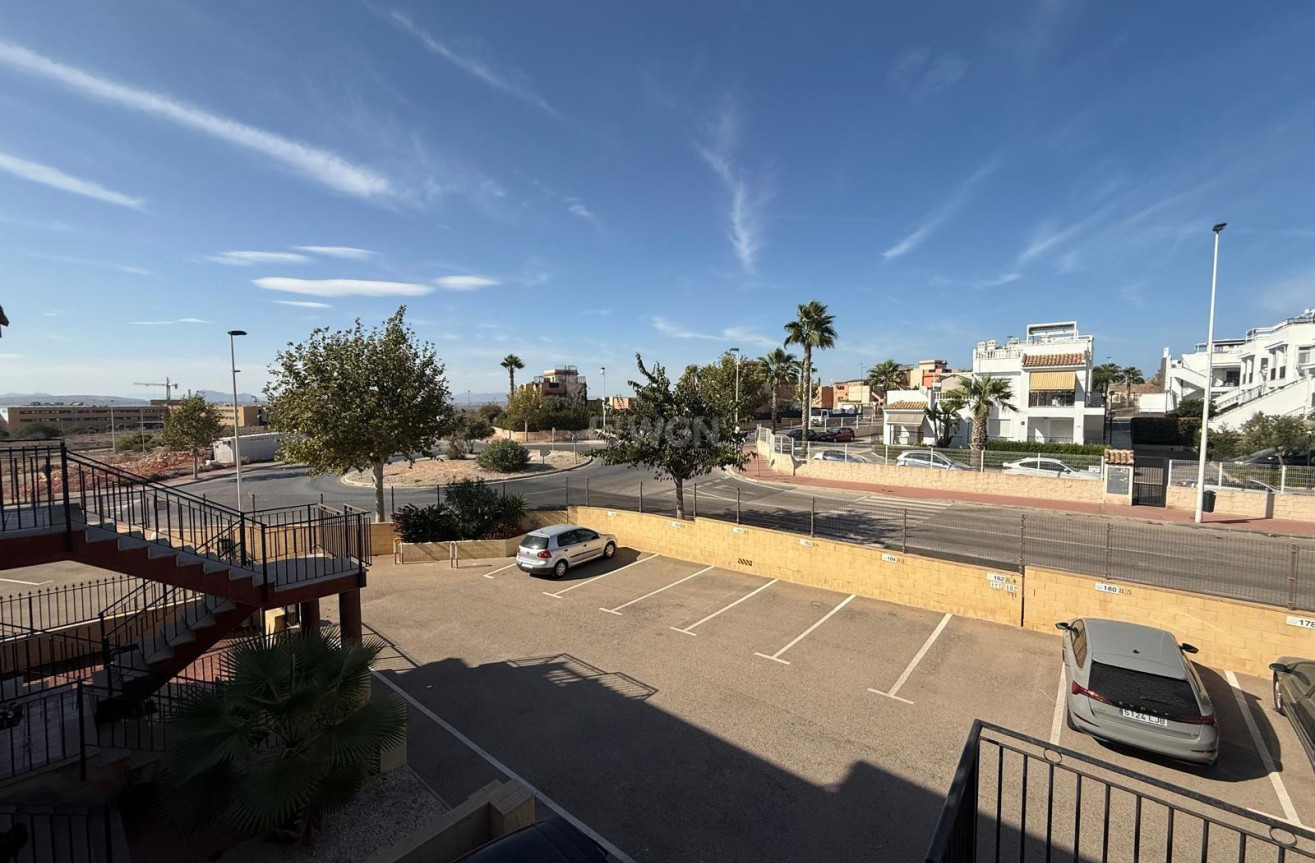 Odsprzedaż - Bungalow - Torrevieja - Parque Acuático - Sector 25