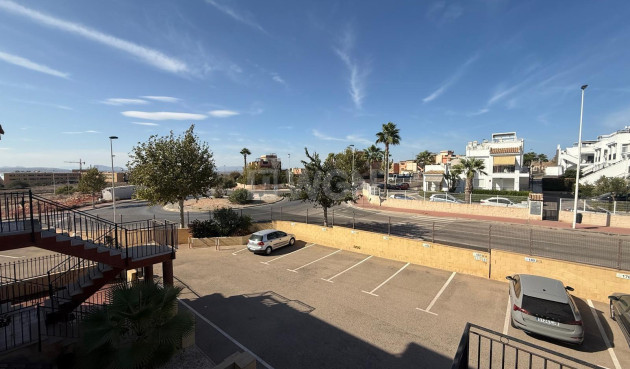 Odsprzedaż - Bungalow - Torrevieja - Parque Acuático - Sector 25