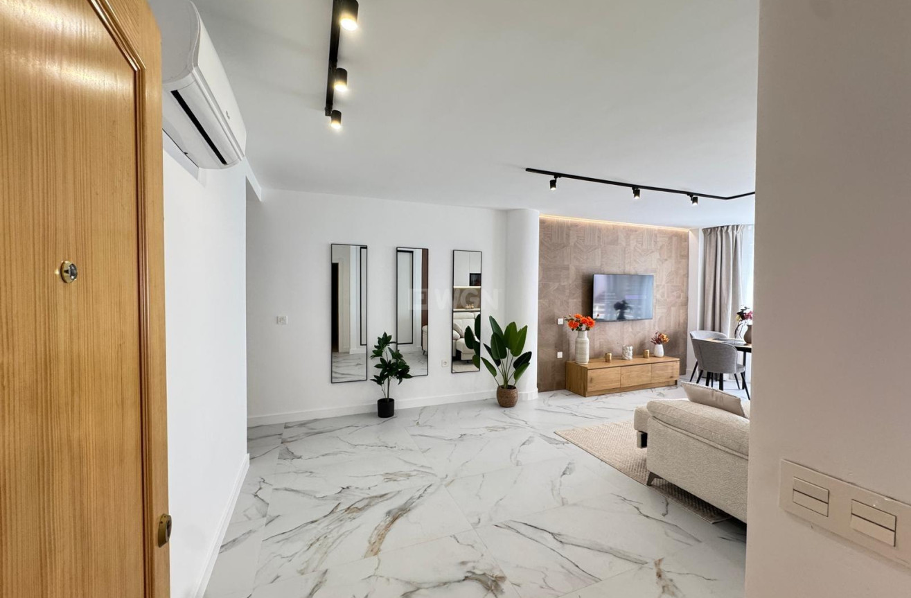 Odsprzedaż - Mieszkanie w bloku - Torrevieja