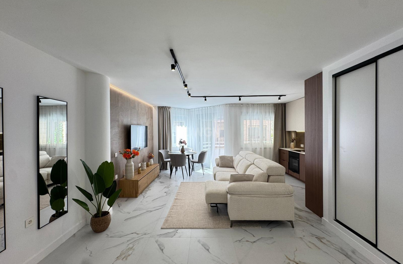 Odsprzedaż - Mieszkanie w bloku - Torrevieja