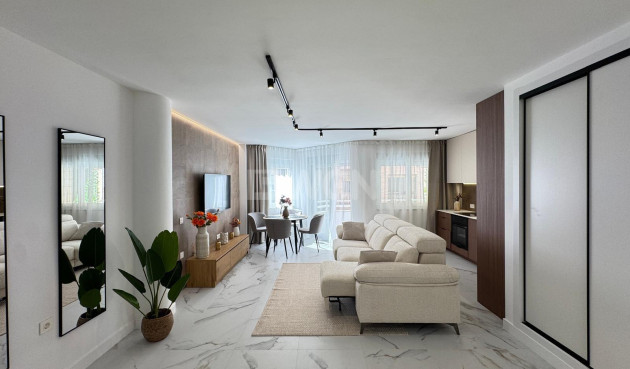 Odsprzedaż - Mieszkanie w bloku - Torrevieja