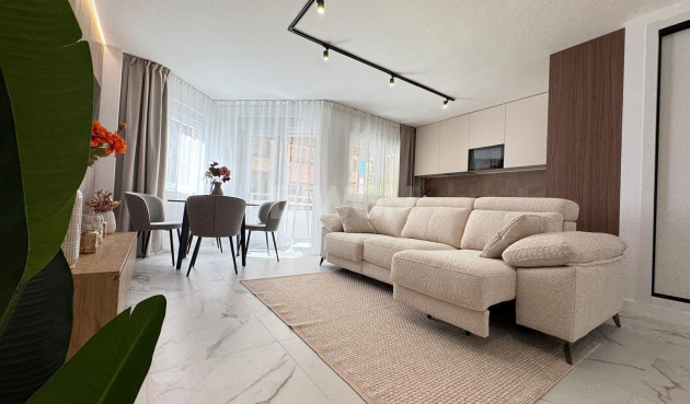 Odsprzedaż - Mieszkanie w bloku - Torrevieja