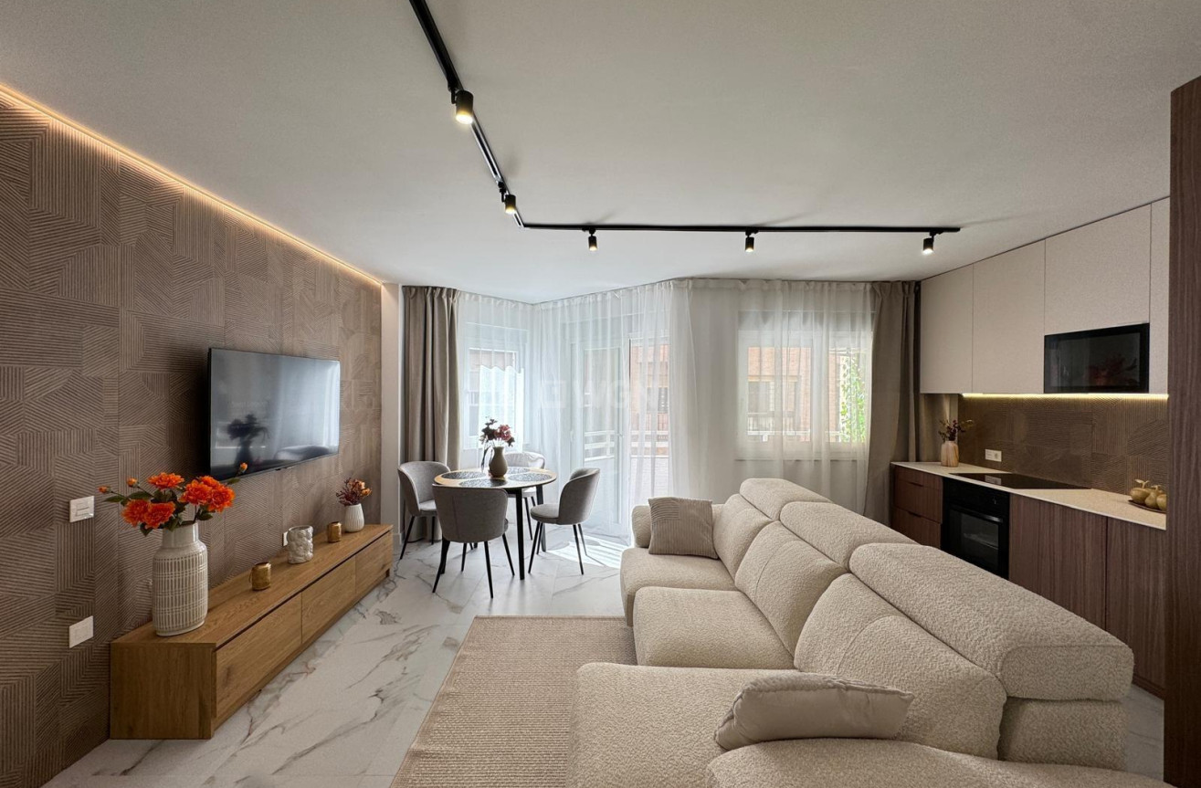 Odsprzedaż - Mieszkanie w bloku - Torrevieja