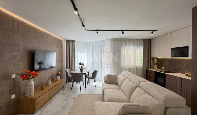 Odsprzedaż - Mieszkanie w bloku - Torrevieja