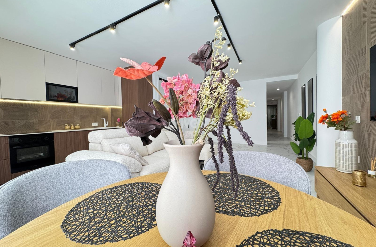 Odsprzedaż - Mieszkanie w bloku - Torrevieja