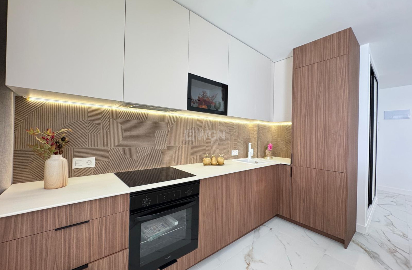 Odsprzedaż - Mieszkanie w bloku - Torrevieja