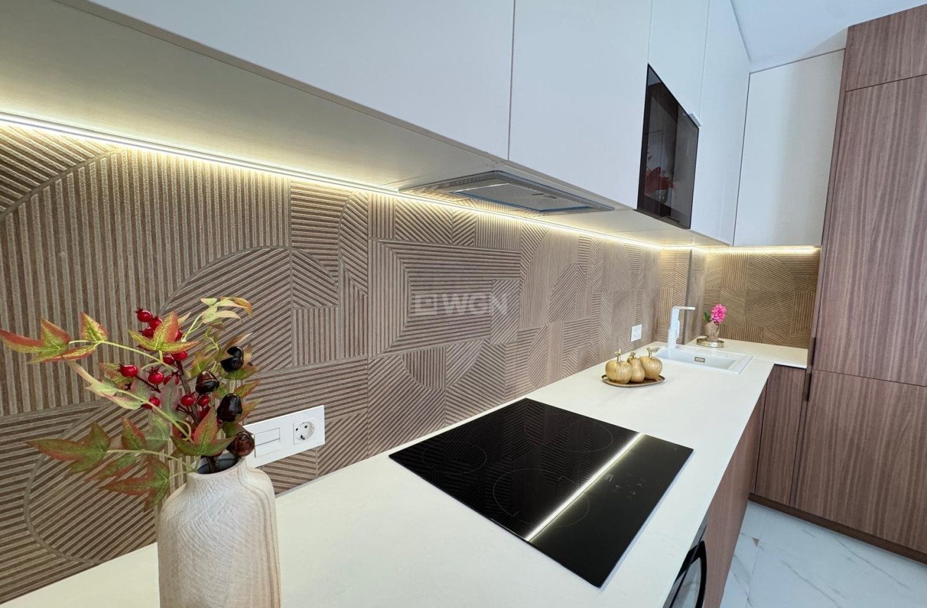 Odsprzedaż - Mieszkanie w bloku - Torrevieja