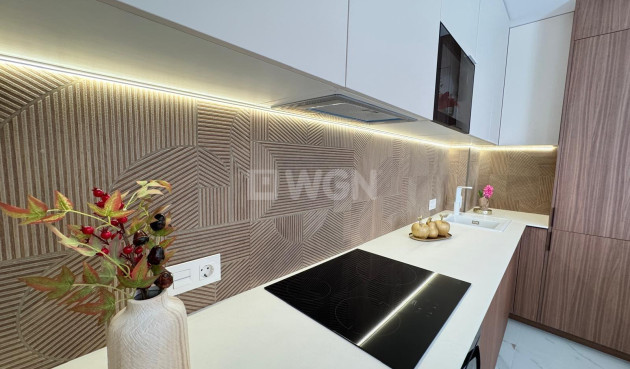 Odsprzedaż - Mieszkanie w bloku - Torrevieja