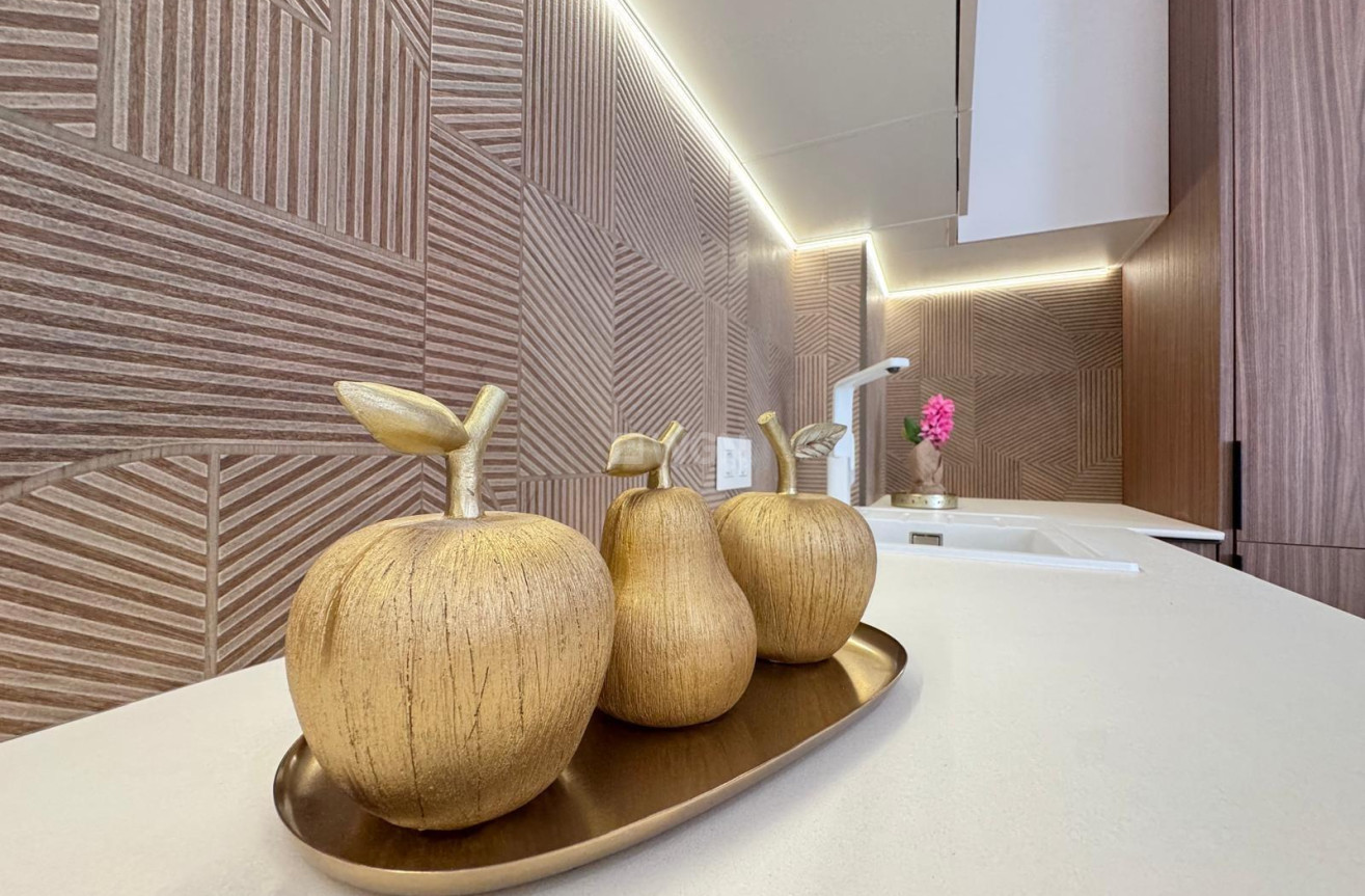 Odsprzedaż - Mieszkanie w bloku - Torrevieja