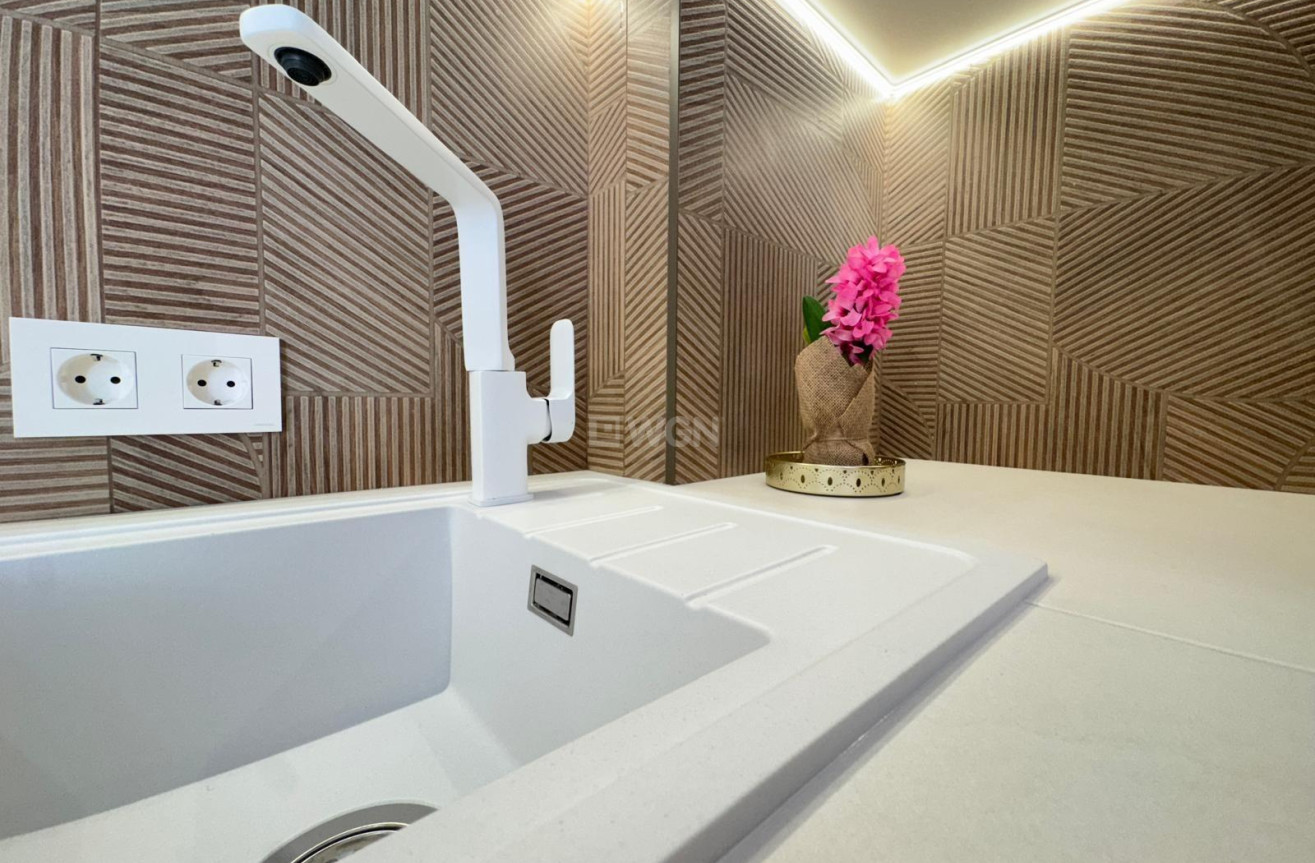 Odsprzedaż - Mieszkanie w bloku - Torrevieja