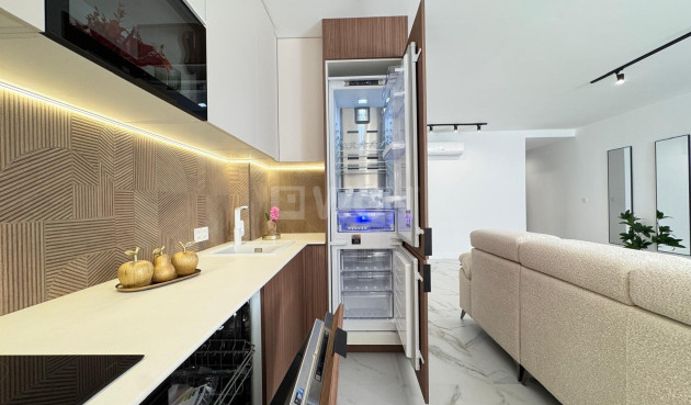 Odsprzedaż - Mieszkanie w bloku - Torrevieja