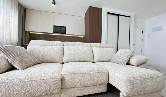 Odsprzedaż - Mieszkanie w bloku - Torrevieja