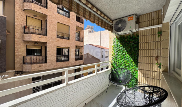 Odsprzedaż - Mieszkanie w bloku - Torrevieja