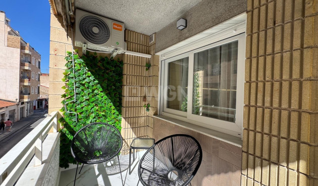 Odsprzedaż - Mieszkanie w bloku - Torrevieja