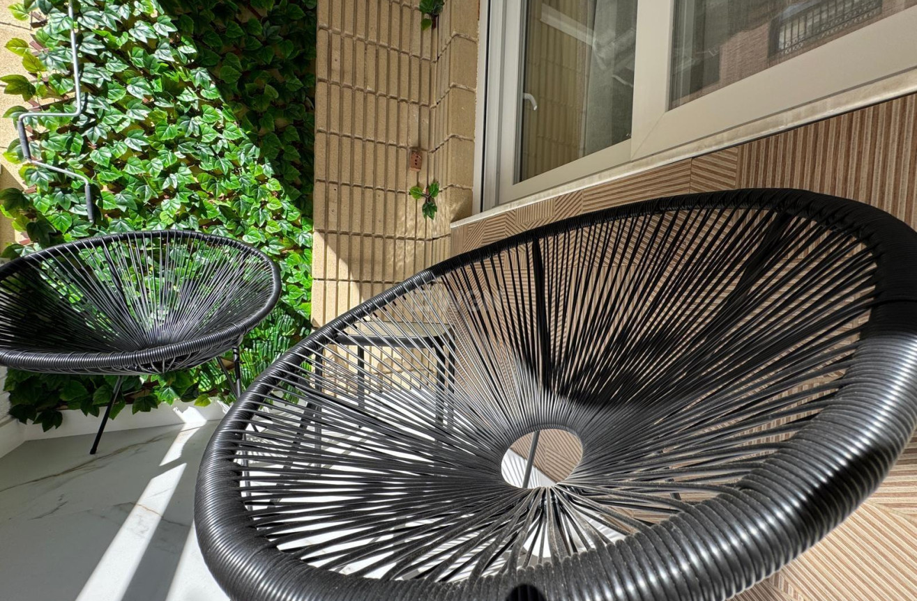 Odsprzedaż - Mieszkanie w bloku - Torrevieja