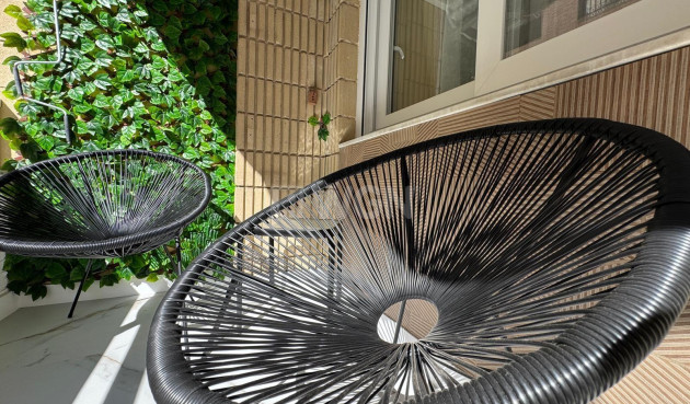 Odsprzedaż - Mieszkanie w bloku - Torrevieja