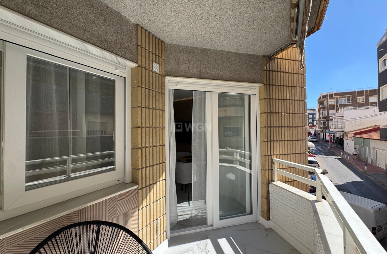 Odsprzedaż - Mieszkanie w bloku - Torrevieja