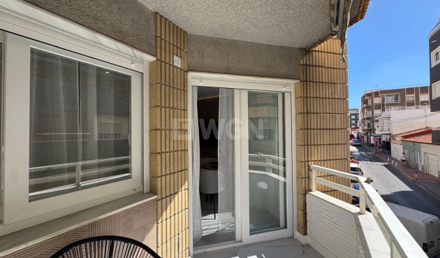 Odsprzedaż - Mieszkanie w bloku - Torrevieja