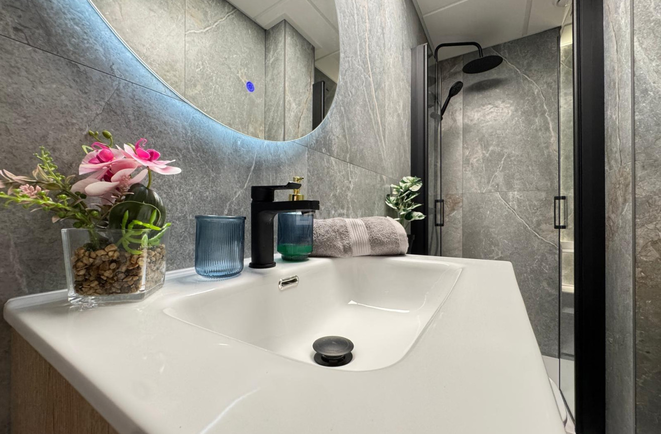 Odsprzedaż - Mieszkanie w bloku - Torrevieja