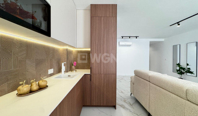 Odsprzedaż - Mieszkanie w bloku - Torrevieja