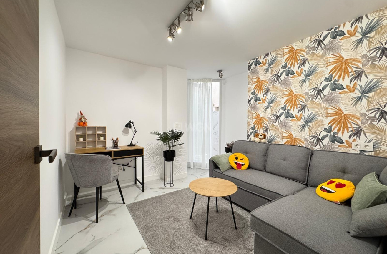 Odsprzedaż - Mieszkanie w bloku - Torrevieja