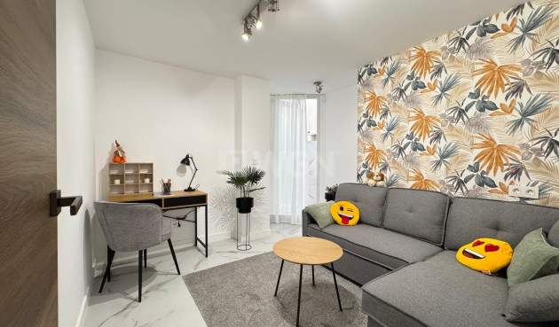 Odsprzedaż - Mieszkanie w bloku - Torrevieja