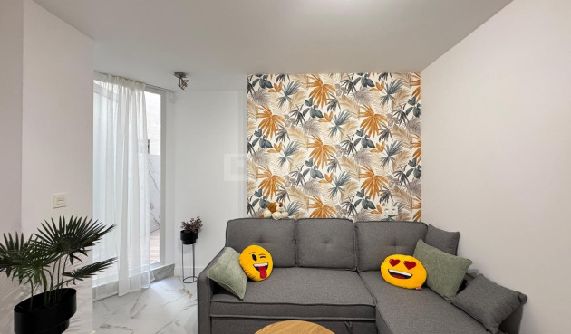 Odsprzedaż - Mieszkanie w bloku - Torrevieja