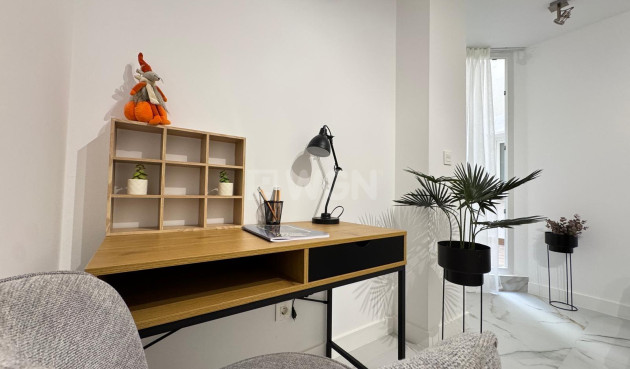 Odsprzedaż - Mieszkanie w bloku - Torrevieja