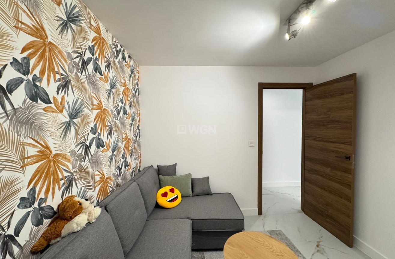 Odsprzedaż - Mieszkanie w bloku - Torrevieja