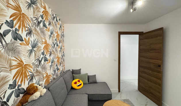 Odsprzedaż - Mieszkanie w bloku - Torrevieja