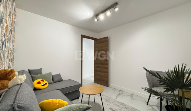 Odsprzedaż - Mieszkanie w bloku - Torrevieja