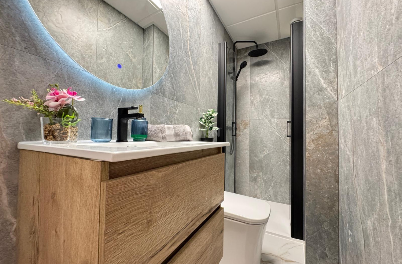 Odsprzedaż - Mieszkanie w bloku - Torrevieja