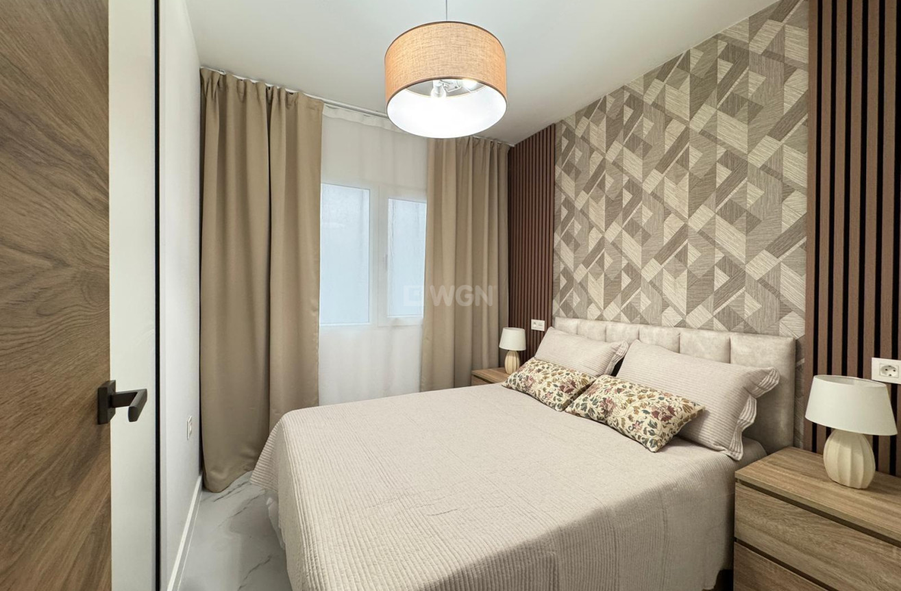 Odsprzedaż - Mieszkanie w bloku - Torrevieja