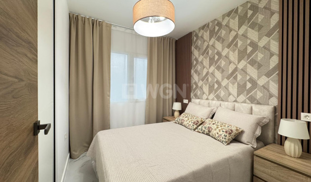 Odsprzedaż - Mieszkanie w bloku - Torrevieja