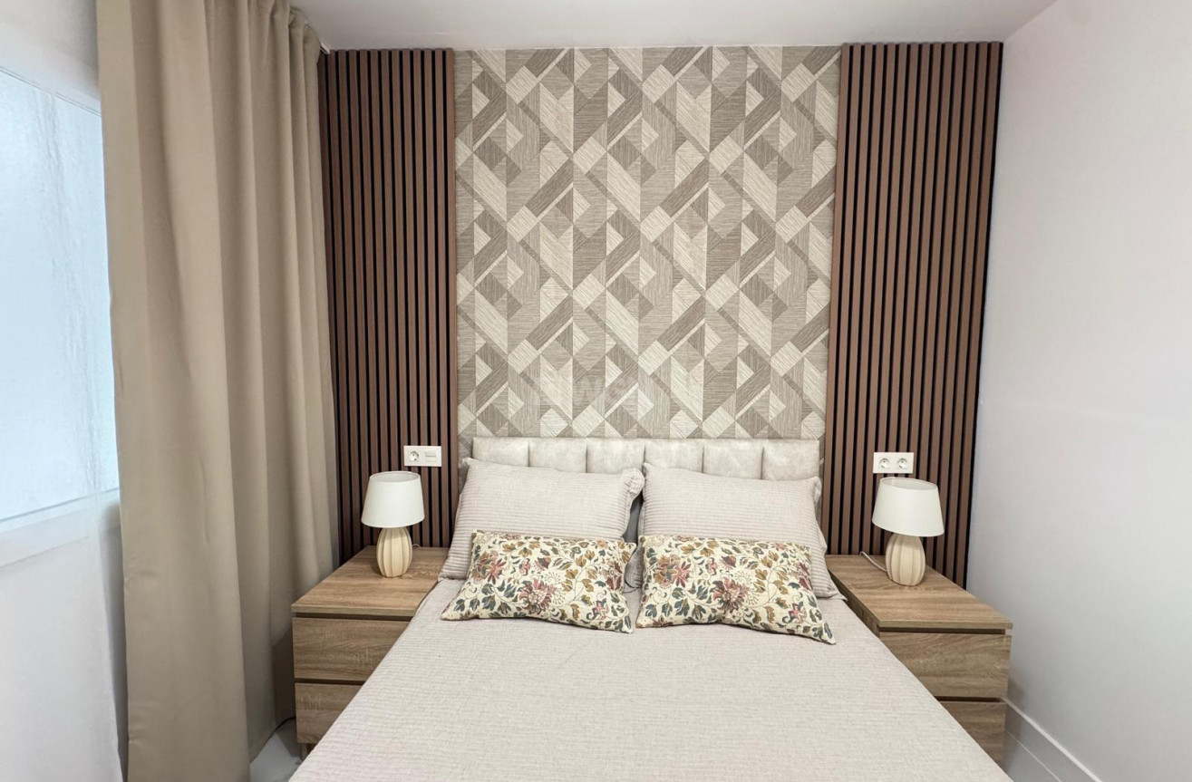 Odsprzedaż - Mieszkanie w bloku - Torrevieja